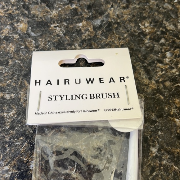 Wig styling brush - Picture 2 of 3